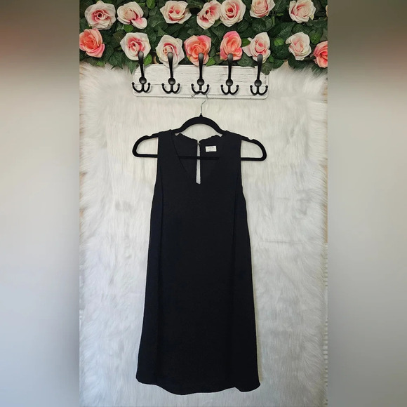 Wilfred Dresses & Skirts - Wilfred (Aritzia) Classic Crepe Onyx Mini Dress (NWOT)